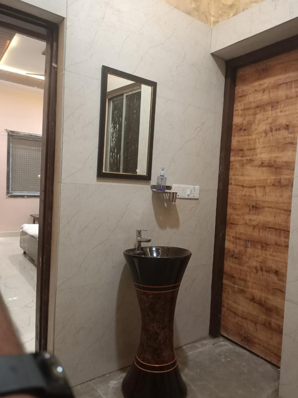 Radhe Krishna Villa Dhanwār Buitenkant foto